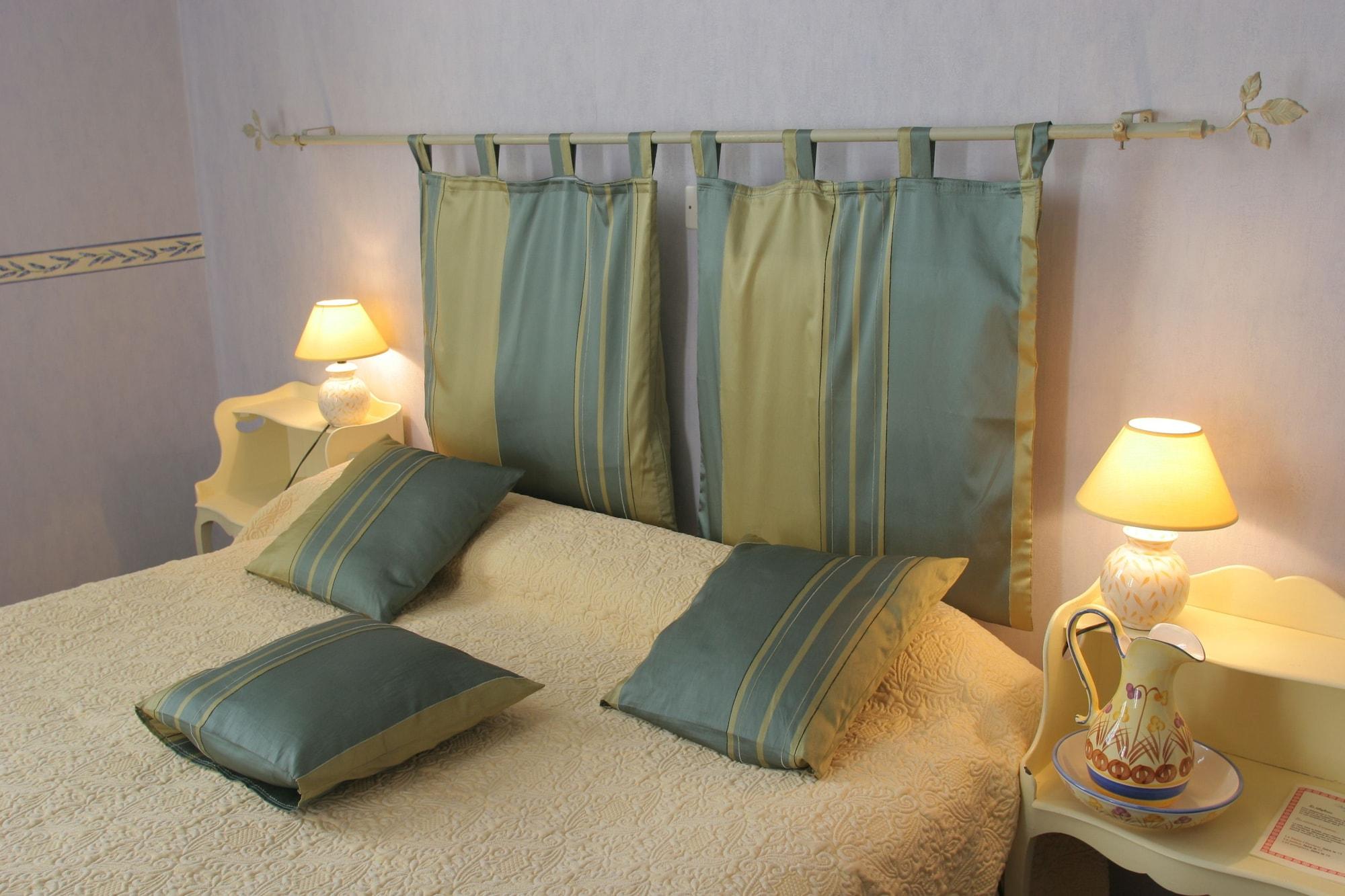 Logis Auberge De Tavel Eksteriør billede