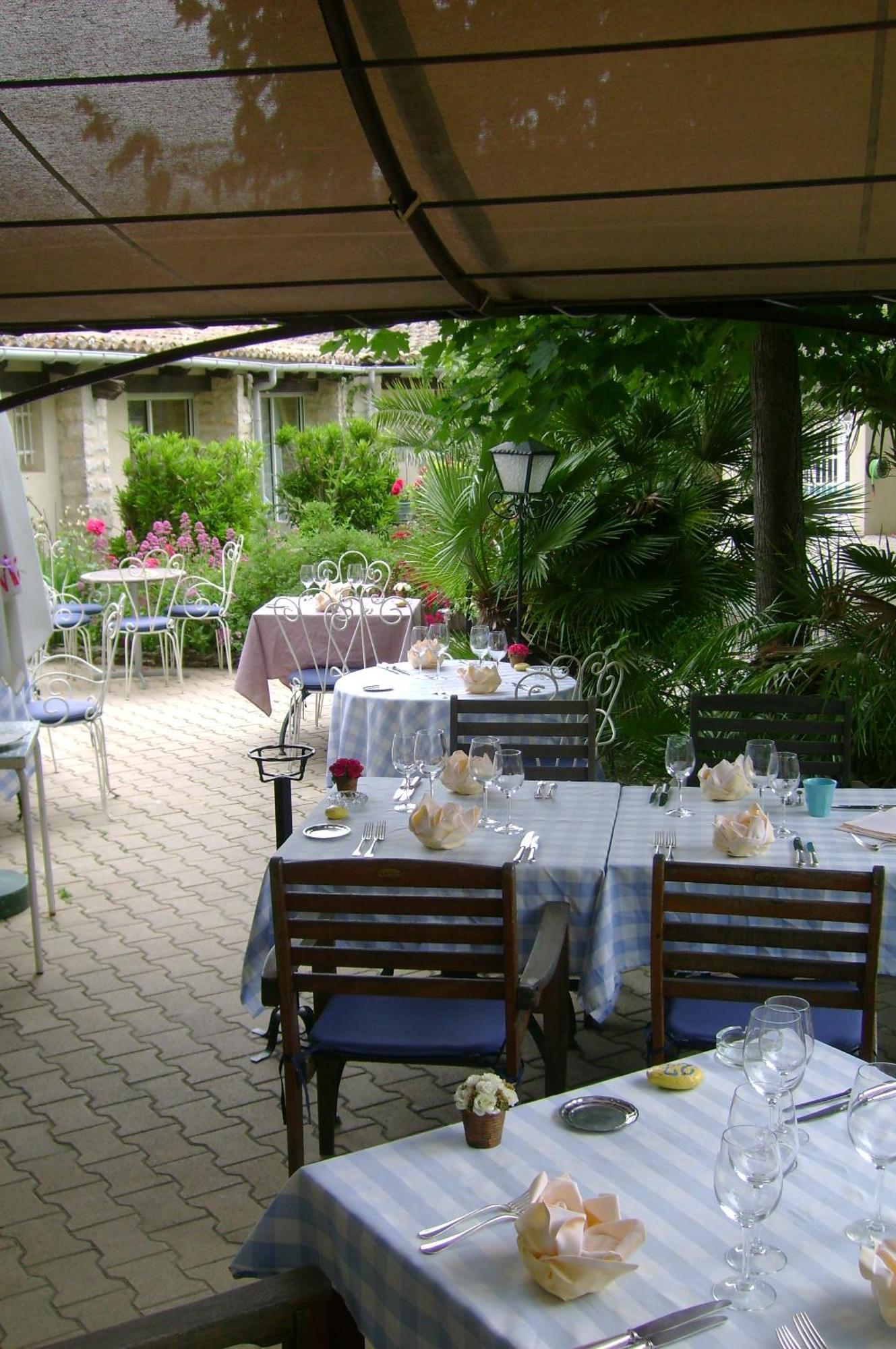 Logis Auberge De Tavel Eksteriør billede