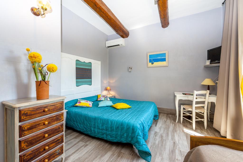 Logis Auberge De Tavel Eksteriør billede